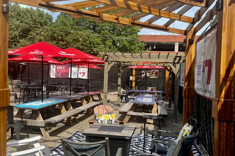 Humphrey's Restaurant & Tavern